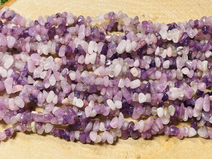 Perles naturelles chips / pépites en Lépidolite 2-8 mm (fil de 80 cm) - les bijoux de Thea 