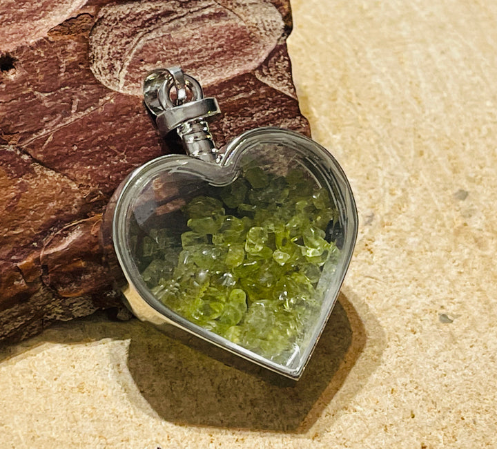 Pendentif Bouteille en verre avec Péridot en forme de cœur - les bijoux de thea 