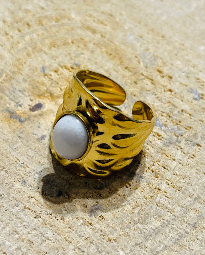 Bague sertie d´un Jade blanc, taille réglable - les bijoux de Thea 