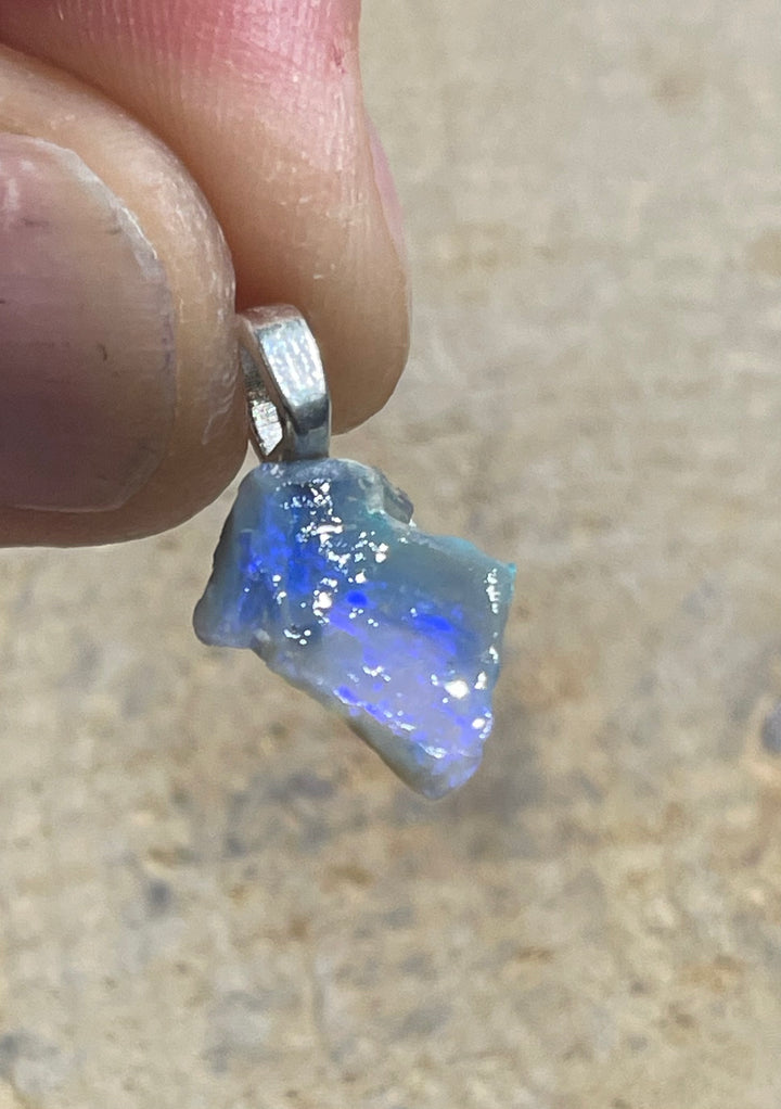 Pendentif en Opale brute d’Australie bleue violette (2) - les bijoux de Thea 