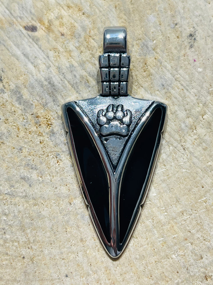 Pendentif représentant une tête de flèche en émail - les bijoux de Thea 