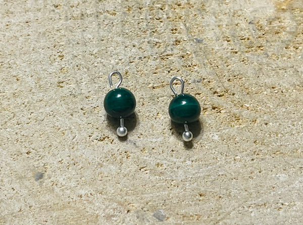 Lot de 5 Breloques en Perles naturelles en Malachite en 6 mm - les bijoux de thea 