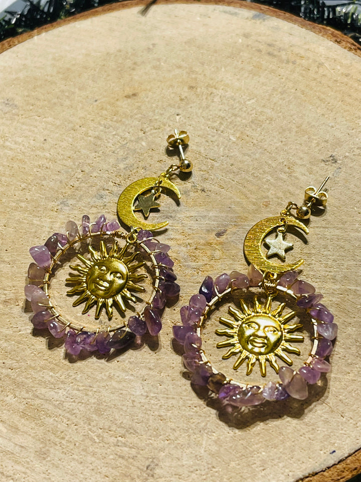 Paire de boucles d’oreilles en Amethyste avec soleil, lune, étoile - les bijoux de Thea 