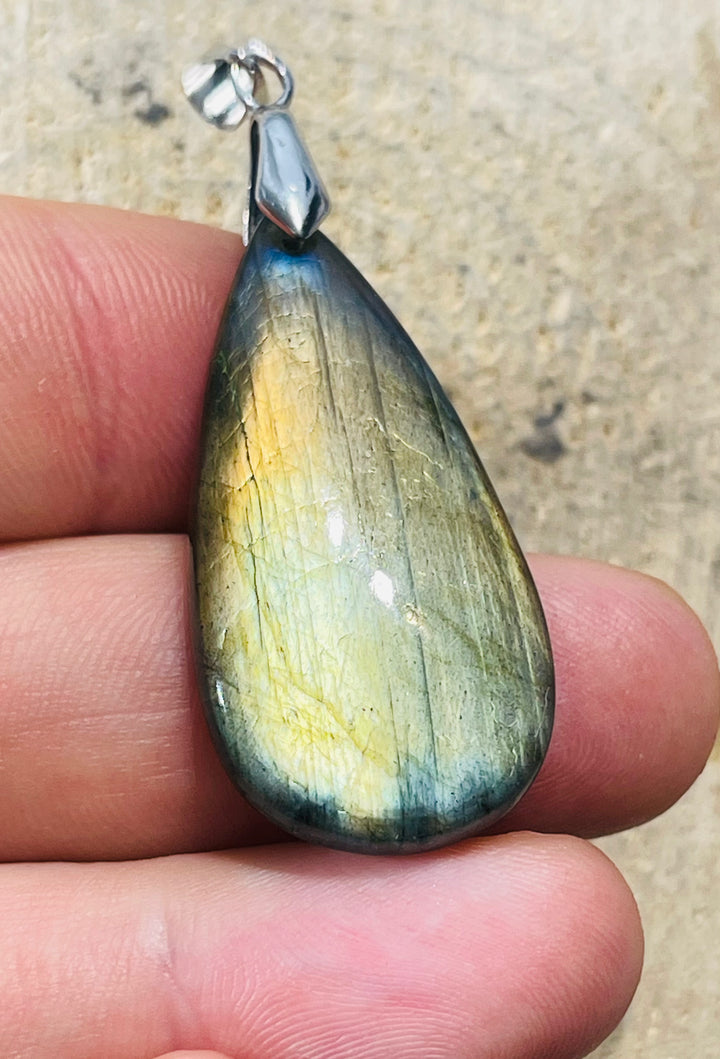 Pendentif en Labradorite (2) - les bijoux de Thea 