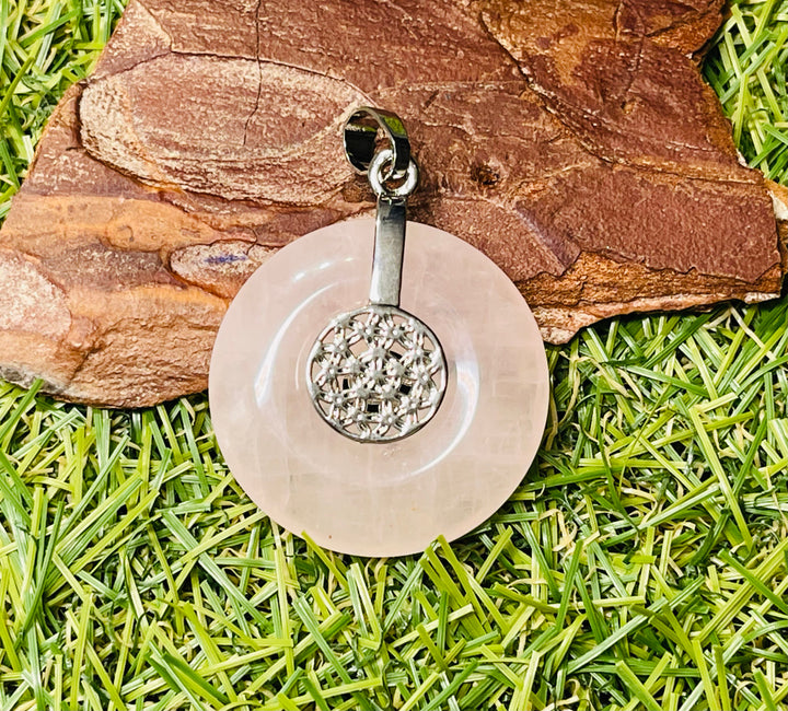 Pendentif en Donut / Pi chinois en Quartz rose avec fleur de vie - les bijoux de thea 