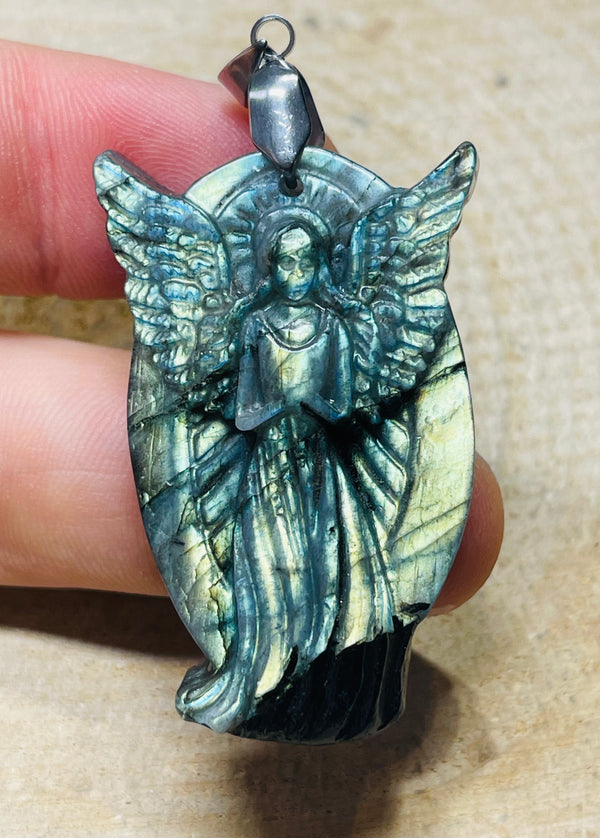 Gros Pendentif en Labradorite en forme d’ange (1) - les bijoux de Thea 