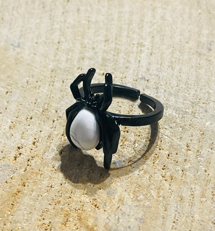Bague Araignée en Howlite, Taille 53-59 (réglable) - les bijoux de Thea
