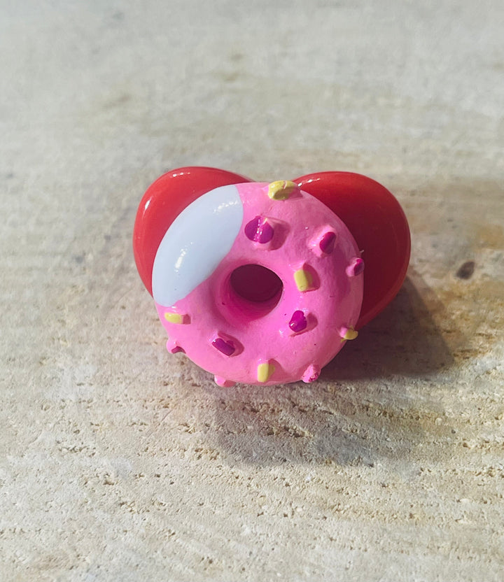 Bague en résine avec donut rose et blanc - les bijoux de Thea 