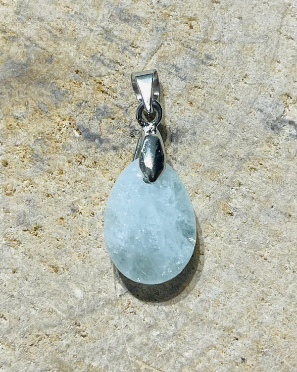 Pendentif aigue marine en forme goutte d’eau - les bijoux de Thea 
