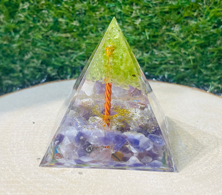 Orgonite avec Amethyste et arbre en Péridot (22) - les bijoux de Thea 