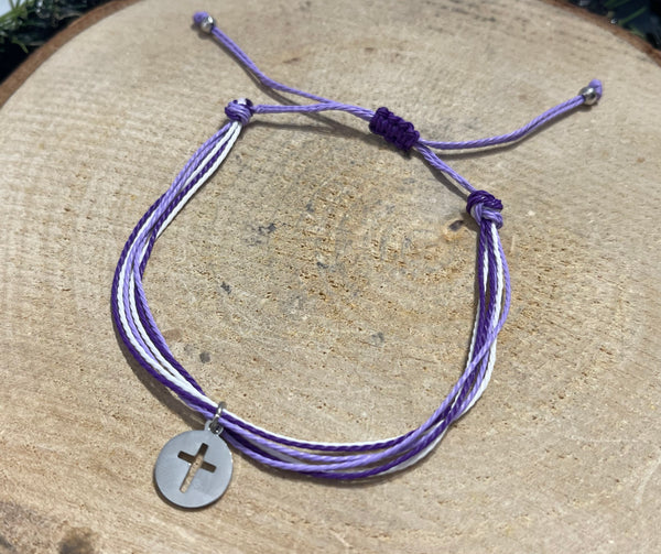 Lot de 5 Bracelets réglables en cordon ciré violet et croix (57) - les bijoux de Thea 