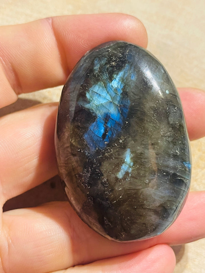 Gros Galet / pierre roulée en Labradorite (4) - les bijoux de Thea 