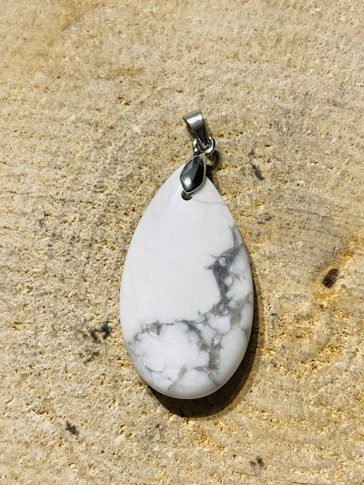 Pendentif en Howlite au choix - les bijoux de Thea 