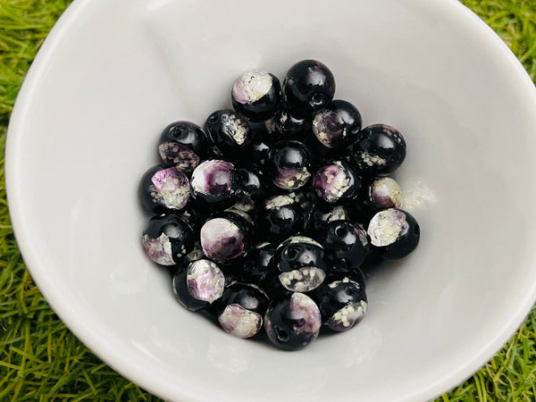 Perles en verre Lumineuses violet blanc 10 mm pour bracelet - les bijoux de Thea 