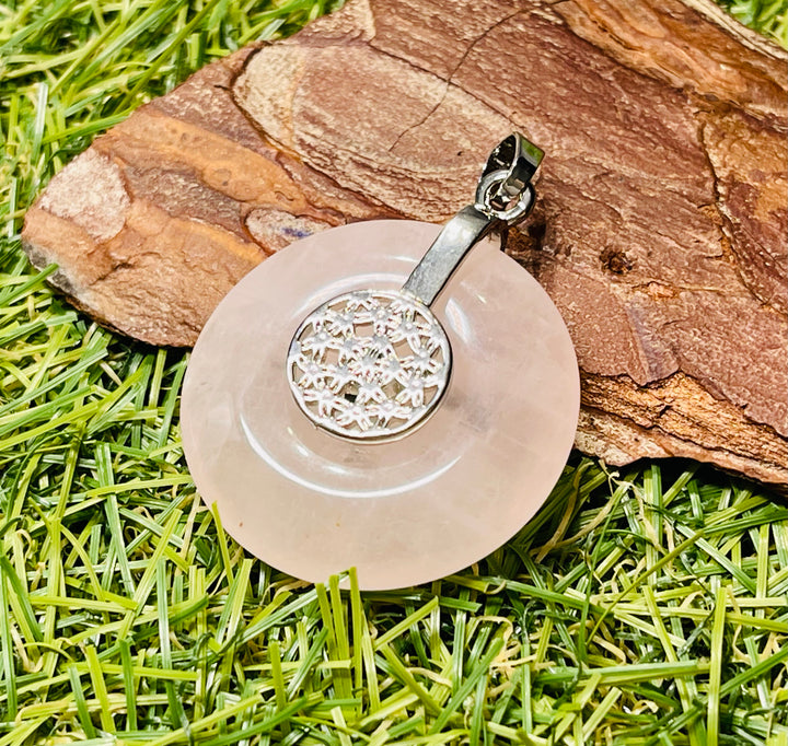 Pendentif en Donut / Pi chinois en Quartz rose avec fleur de vie - les bijoux de thea 