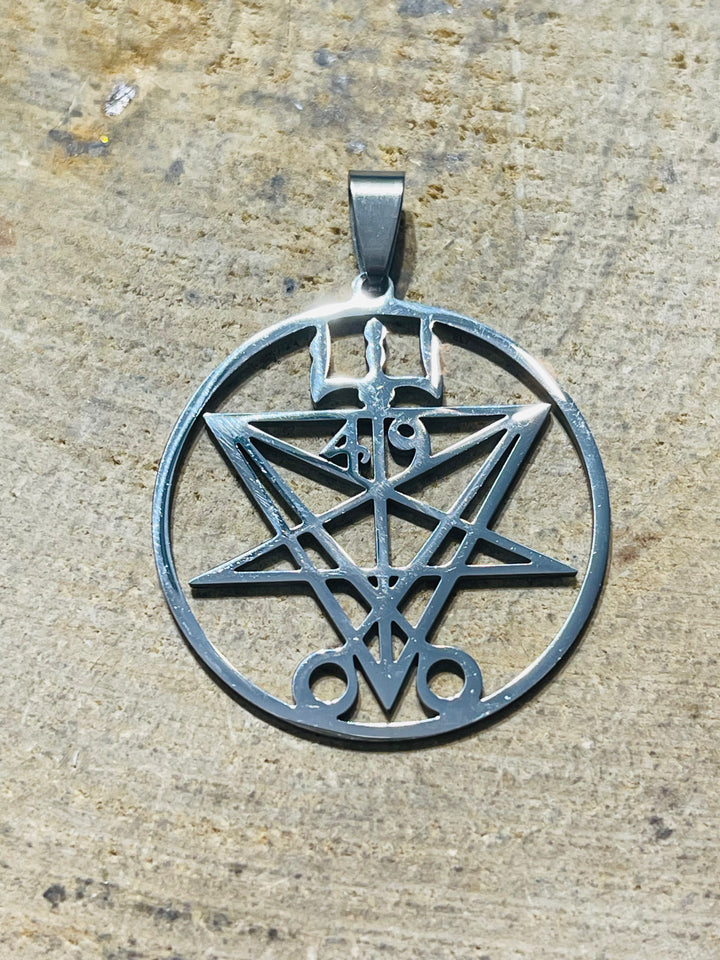 Pendentif 49 Lucifer en acier inoxydable argenté, croix satanique - les bijoux de Thea