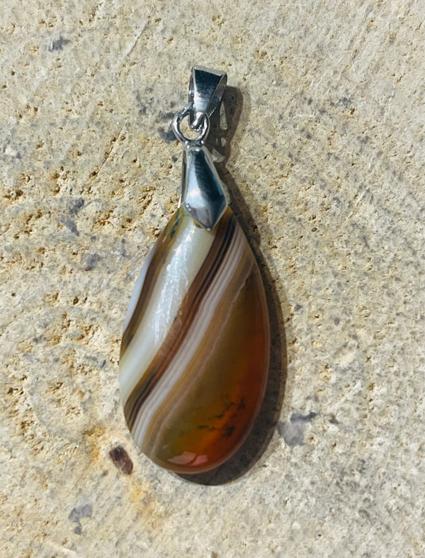 Pendentif en Agate marron - les bijoux de Thea 