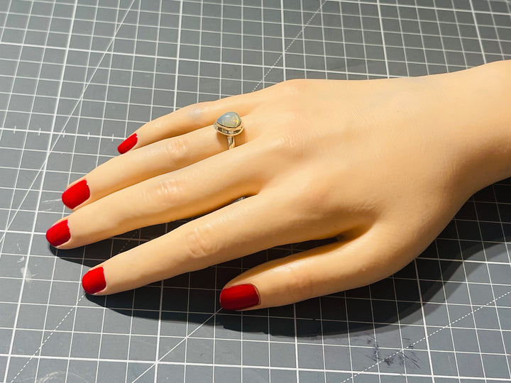 Bague en Argent 925 sertie d'une Opale Welo d’Ethiopie, Taille 56 - les bijoux de Thea 