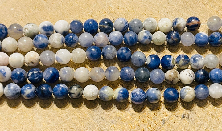 Perles naturelles en Sodalite bleue et blanche en 8 mm - les bijoux de Thea 