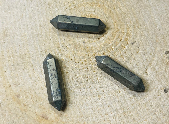 Lot de 2 Prismes en Pyrite - Les bijoux de Théa