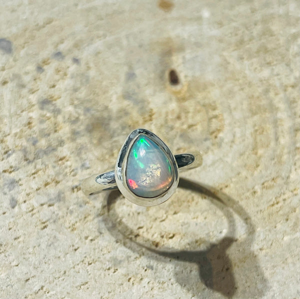 Bague en Argent 925 sertie d'une Opale Welo d’Ethiopie, Taille 56 - les bijoux de Thea 