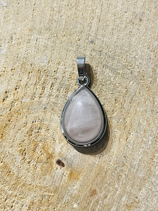 Pendentif Quartz rose en forme goutte d’eau - les bijoux de Thea 