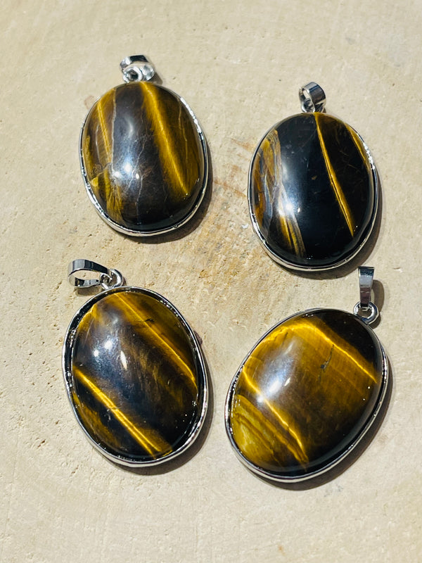 Pendentif en œil de tigre - les bijoux de Thea 