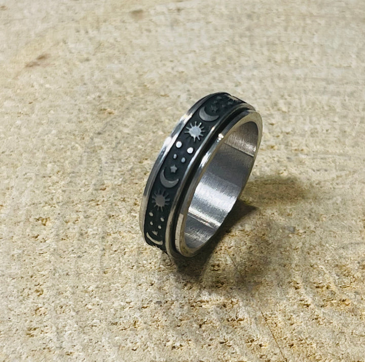 Bague rotative en Acier au Titane avec lune soleil étoile , Taille 54 - Les bijoux de Théa