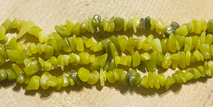 Perles chips / pépites en Jade d’Australie 5-8 mm (fil de 80 cm) - Les bijoux de Théa