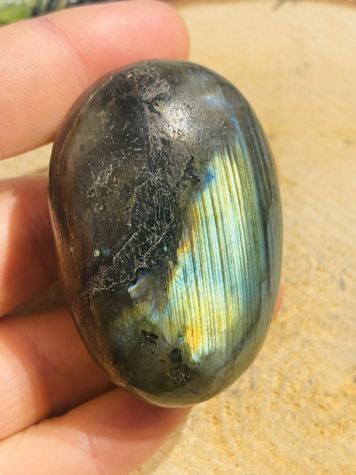 Gros Galet / pierre roulée en Labradorite (2) - les bijoux de Thea 