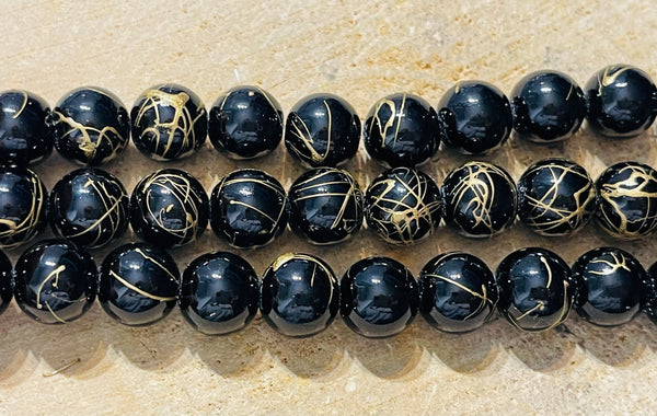 Perles naturelles en Onyx noir avec lignes dorées en 10 mm - les bijoux de Thea 