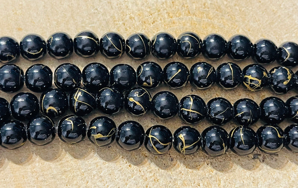 Perles naturelles en Onyx noir avec lignes dorée en 6 mm - les bijoux de Thea 