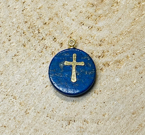 Pendentif / Breloque en Lapis-lazuli et croix dorée