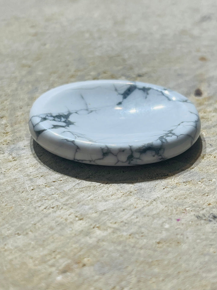 Pierre d’apaisement en Howlite contre le stress - les bijoux de Thea 