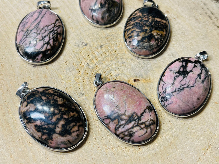 Pendentif ovale en Rhodonite - les bijoux de Thea 