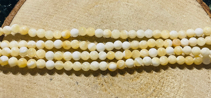 Perles naturelles en Jade jaune miel / blanc en 6 mm - les bijoux de Thea 