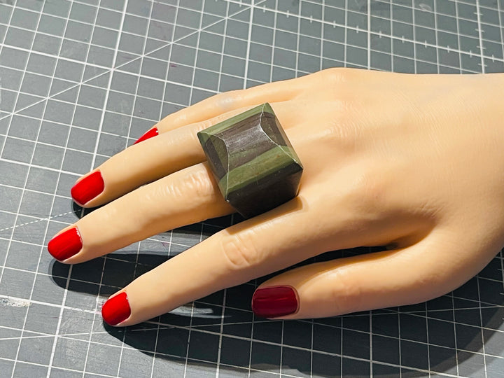 Grosse bague entièrement faite en Jaspe - les bijoux de Thea