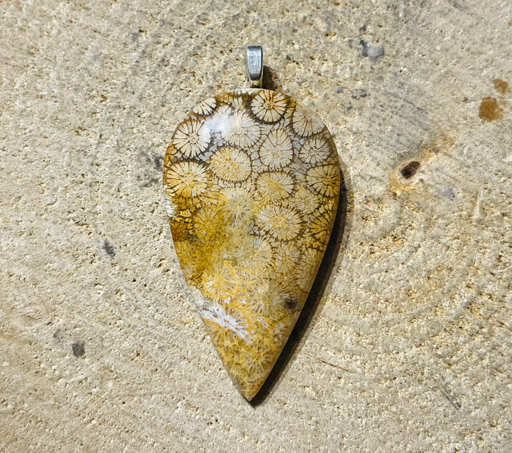 Pendentif cabochon en Corail Fossil au choix - les bijoux de Thea 