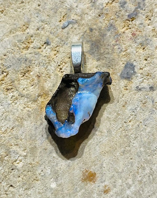 Pendentif en Opale Welo d’Ethiopie brute (1) - les bijoux de Thea 