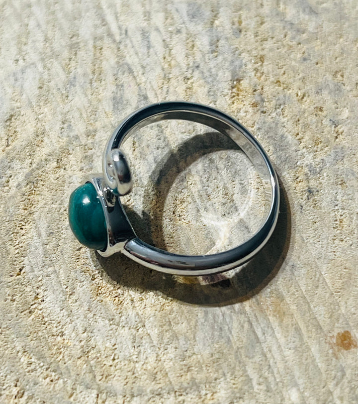 Bague en Malachite ovale, Taille réglable - les bijoux de Thea 