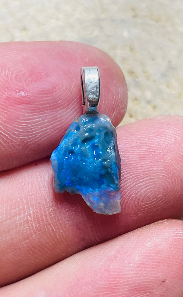 Pendentif en Opale brute d’Australie violette bleue - les bijoux de Thea