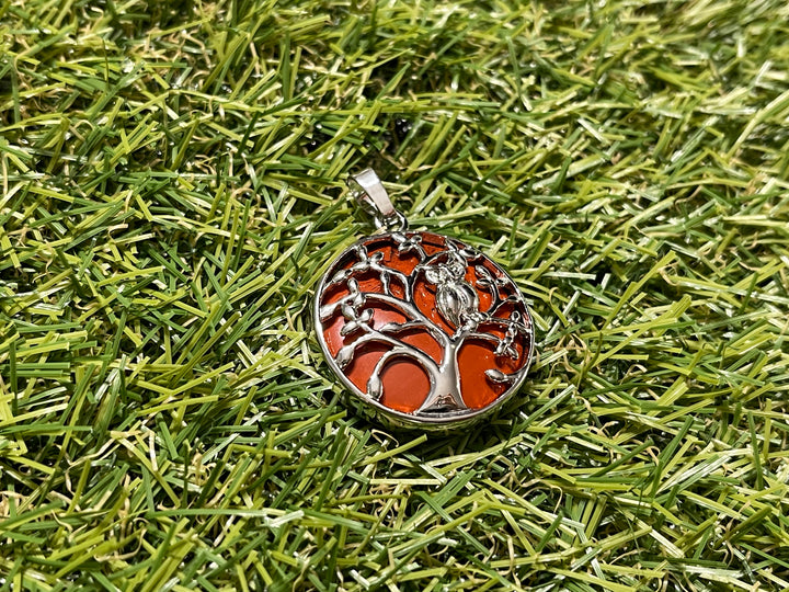 Pendentif en Jaspe rouge avec arbre et hibou - Les bijoux de Théa