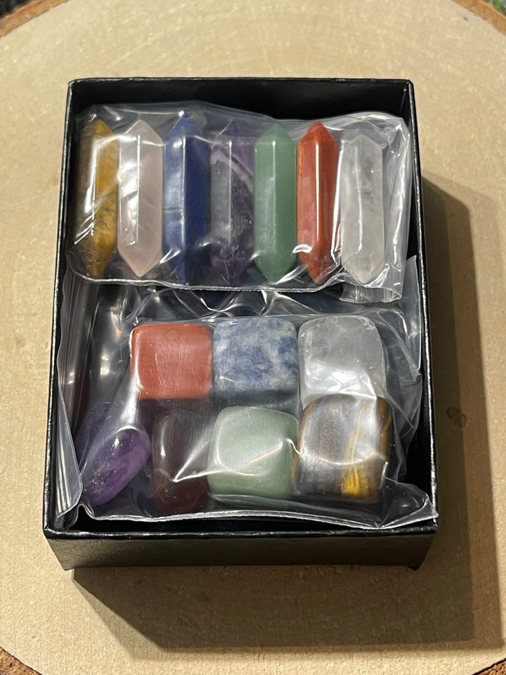 Boîte de pierres roulées et cristaux 7 chakras - les bijoux de Thea