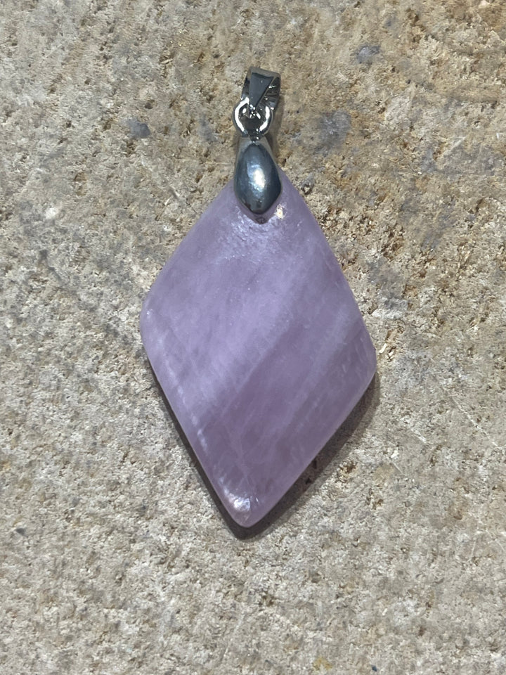 Pendentifs en Kunzite au choix - les bijoux de Thea 