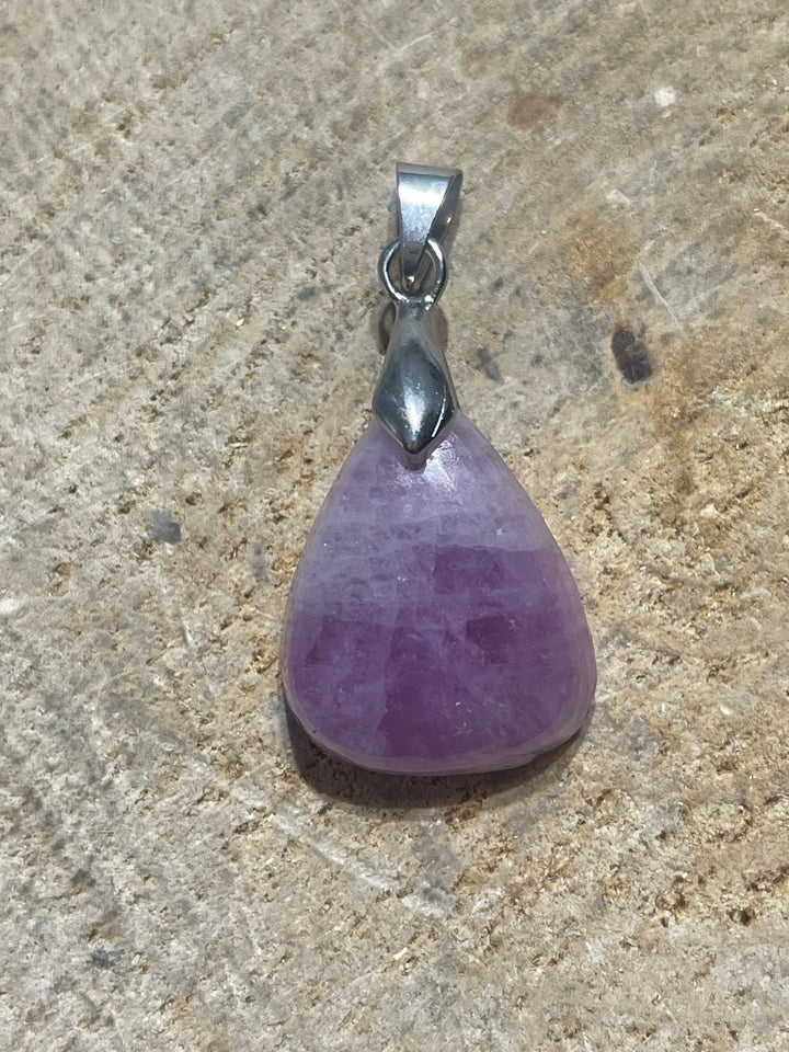 Pendentifs en Kunzite au choix - les bijoux de Thea 