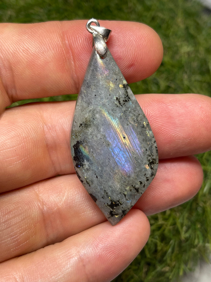 Labradorite cabochon au choix - les bijoux de Thea 