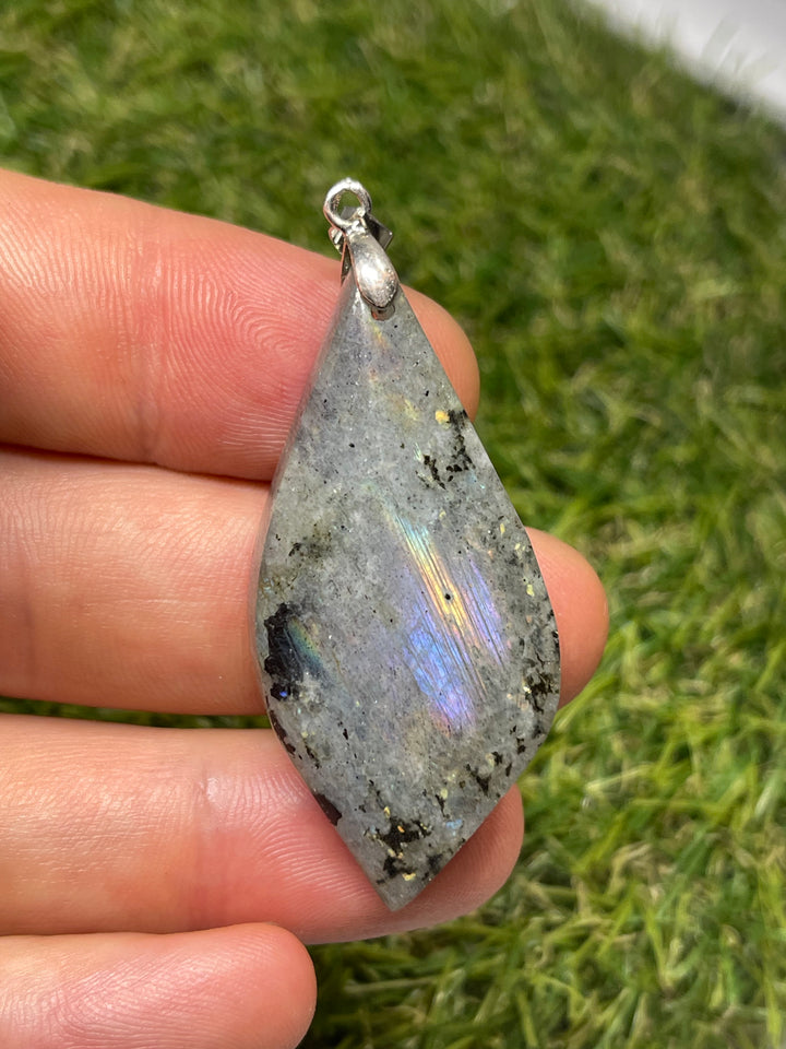 Labradorite cabochon au choix - les bijoux de Thea 