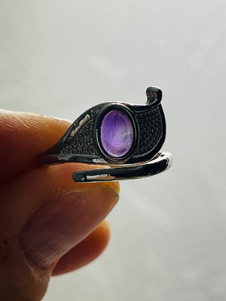 Bague en Oeil d' Horus sertie d'une Améthyste, taille réglable - Les bijoux de Théa