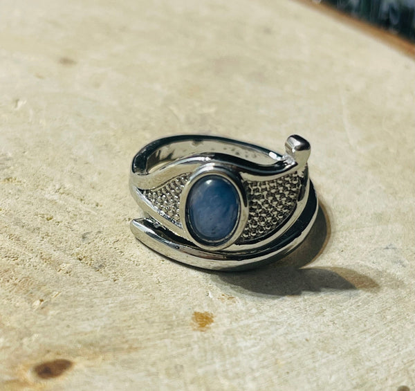 Bague en Oeil d' Horus sertie d'une Cyanite, taille réglable - Les bijoux de Théa
