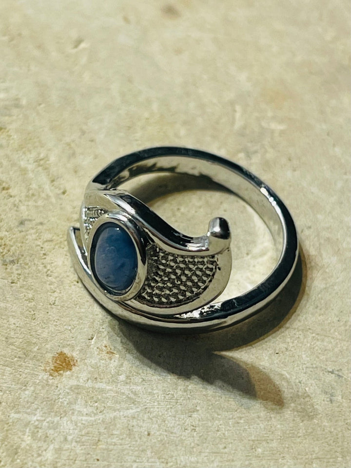 Bague en Oeil d' Horus sertie d'une Cyanite, taille réglable - Les bijoux de Théa
